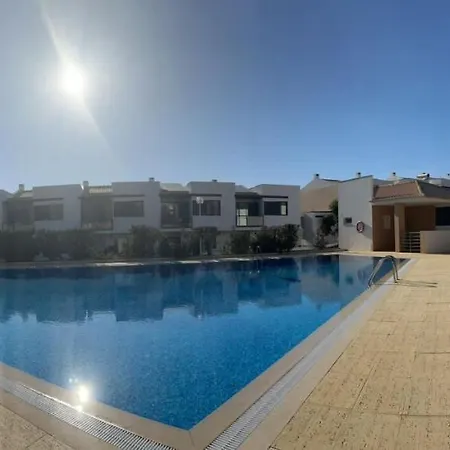 וילה Ocean View Residences 3 Bedroom Villa's Sea View אלבופיירה