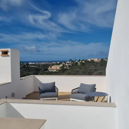 Ocean View Residences 3 Bedroom Villa's Sea View וילה