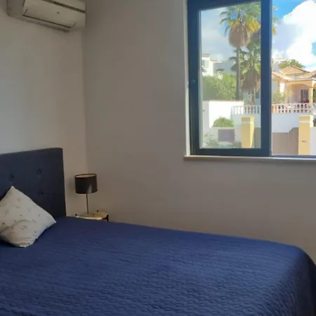 Ocean View Residences 3 Bedroom Villa's Sea View וילה *
