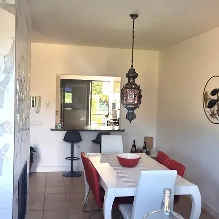 Ocean View Residences 3 Bedroom Villa's Sea View וילה *