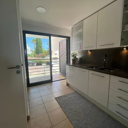 Ocean View Residences 3 Bedroom Villa's Sea View וילה *